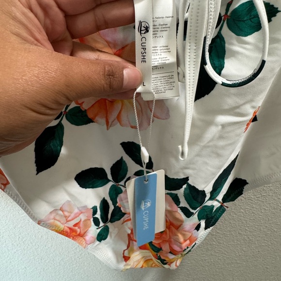 NWT Cupshe Floral One-piece swimwear - Picture 4 of 4